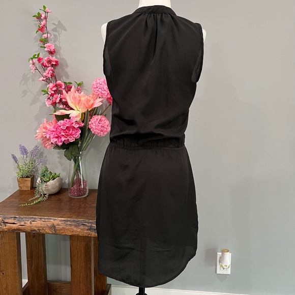 Eight Sixty Sleeveless Dress - Picture 5 of 14